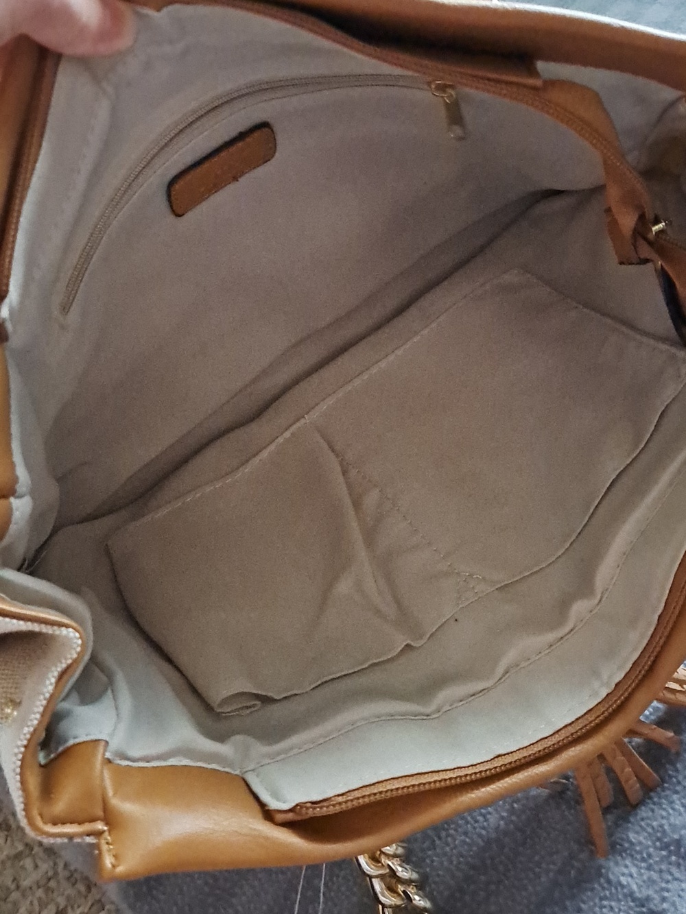 Apt. 9 Tan & Cream Tassel Tote Bag - NWT - Picture 4 of 5